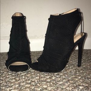 Black heeled boots